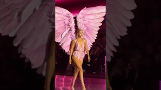 El Icónico regresó de Victoria´s Secret fashion Show ✨ [upl. by Natye762]