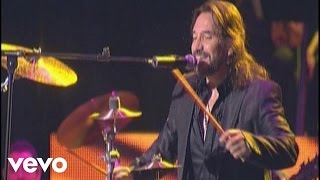 Marco Antonio Solís  M�s Que Tu Amigo Live [upl. by Rafa]