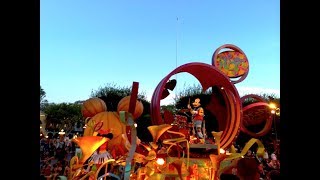 Disneyland Soundsational Parade 360 VR GROUND VIEW [upl. by Nwahsud104]