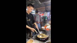 The cooking process for fried rice fried noodles and fried rice vermicelli in Chinese cuisine [upl. by Khajeh]