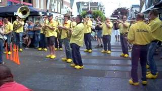 De Böllekes houden van Bolland  Dweilorkest de Böllekes uit Oisterwijk [upl. by Llertnauq114]