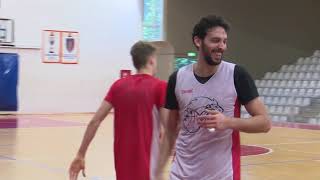 BASKET Prima uscita di Spizzichini Ravenna lo accoglie con uno striscione  VIDEO [upl. by Jacobina]