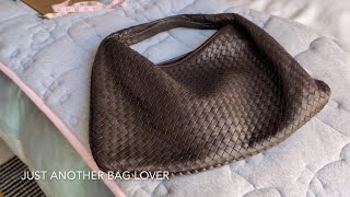 Vintage Bottega Veneta Hobo Review What Fits amp Modshots [upl. by Katusha979]