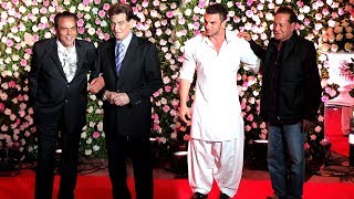 Dharmendar With Old Friend Salim Khan At Kapil Sharma Grand WEDDING Reception In Mumbai [upl. by Notgnilra51]