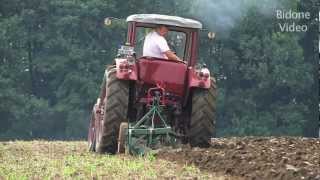 Historisches Pflügen mit alten Traktoren und Schleppern  historic ploughing [upl. by Rube]