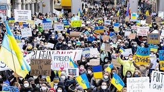 Plusieurs grandes manifestations en marge de la conférence de Munich sur la sécurité [upl. by Breban923]