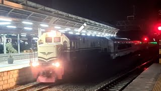 GOKIL VINTAGE CC 201 DI JAKARTA NONTON KERETA API KRL MALAM STASIUN SIBUK JAKARTAKA TAWANG JAYA [upl. by Ahsatam]