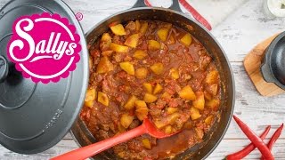 Rindergulasch mit Paprika und Kartoffeln  Gulasch  Sallys Welt [upl. by Muncey]