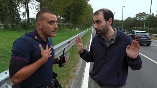 Il dialogo tra un attivista del clima e un poliziotto durante il blocco stradale a Milano [upl. by Shirl874]