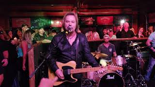 Travis Tritt playing Cant You See at Tootsies in Nashville TN October 10 2018 [upl. by Burack229]