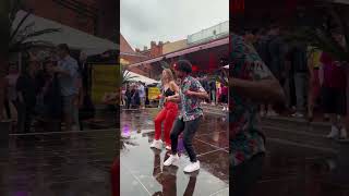 bailando la bachata de donjulio en Alemania 🇩🇪  Se te nota [upl. by Wickman]