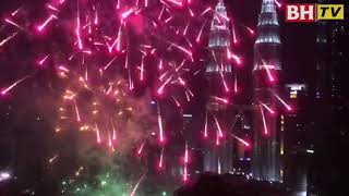 Pertunjukan bunga api warnai sambutan tahun baru di KLCC [upl. by Atenaz]