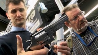 Messe für Waffen in Nürnberg  Faszination für klassische Gewehre ungebrochen [upl. by Nav]