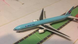 Gemini Jets 1400 Korean Air 777300 Model Review [upl. by Vitale]