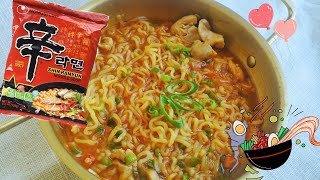 Shin Ramyun with Kimchi and Chicken 🍜 [upl. by Saixela]