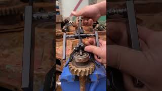 Two methods of using the threejaw inner bearing puller do you know [upl. by Meadows]