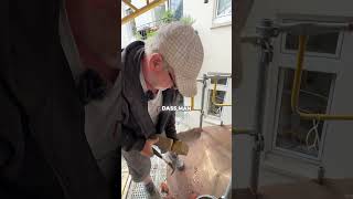 Stein aufteilen 🔨 handwerk ausbildung baustelle zimmermann maurer stein [upl. by Assiralc]