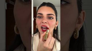 Kendall Jenner nos enseña cómo se hace los labios sin perfilar [upl. by Allisan]