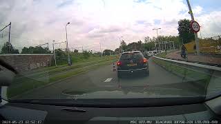 dashcam Netherlands utrecht  links afslaan is niet mogelijk maar deze bestuurders denken anders [upl. by Sams]