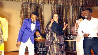 Awale Adan amp Amina Afrik  Taageero Makaa Helaa   New Somali Music Video 2018 Official Video [upl. by Nilrac549]