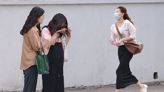 When a Pregnant Woman Gets Dizzy on the Street  Social Experiment 遇到孕妇突发低血糖，女孩飞奔去商店为她买糖 [upl. by Marek]