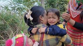 Mai Yen Nhu met her daughter again on the way when she fainted from fasting to look for her mother [upl. by Ardnassela]