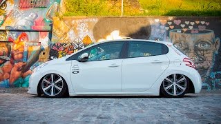 Peugeot 208 17 Ar  V8filmes [upl. by Quartis]