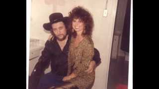 Waylon Jennings solo  Good Hearted Woman [upl. by Aspasia]