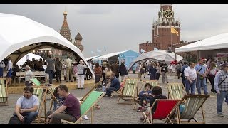 La place Rouge à Moscou accueille sa deuxième foire du livre russe [upl. by Ruthven]