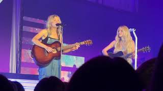 Kelsea Ballerini amp Georgia Webster  Homecoming Queen  20230310  Minneapolis Minnesota [upl. by Matilda]