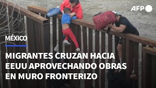 Migrantes cruzan hacia EEUU desde México aprovechando obras en el muro fronterizo  AFP [upl. by Nnodnarb691]