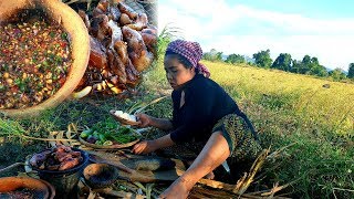 Survival PrimitiveSkill Cooking pork rib eating delicious by Kak Sreypov TPL [upl. by Arsuy229]