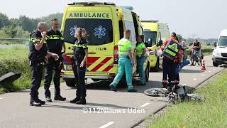 Fietser zwaargewond na aanrijding met personenauto in Heeswijk Dinther [upl. by Jacobina]