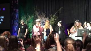 Karaoke Carry On Wayward Son pt 2 Supernatural Convention Seattle 2017 [upl. by Aliuqet]