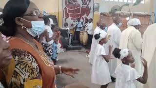 CHORALE BONDEKO  Paroisse Sainte Famille dans SANTU SANTU SANTU [upl. by Latini]