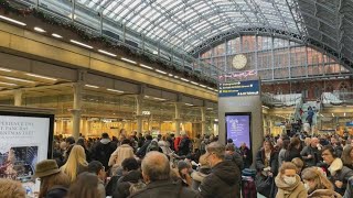 Londres  foule à Saint Pancras après lannulation de trains Eurostar  AFP Images [upl. by Oirram943]