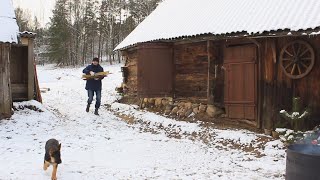 Life of ordinary people in Eastern Europe Snowfall Preparing the house for winter [upl. by Jesse]