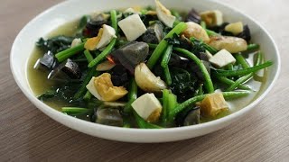 Spinach W Salted amp Century Egg food cooking [upl. by Millhon656]