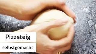 PIZZATEIG OHNE KÜCHENMASCHINE selbstgemacht und einfach lecker [upl. by Helali]