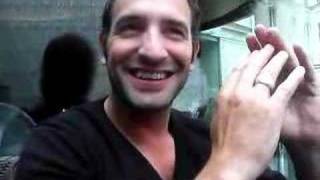 Jean Dujardin se lâche en terrasse [upl. by Garihc]