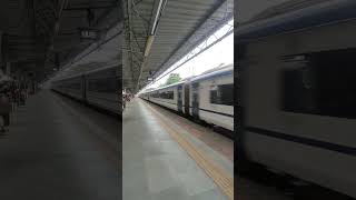 😍MMCTGandhinagar Vande Bharat Express 🔥 Skipping ⚡shorts indianrailways youtubeshorts [upl. by Eimmij737]