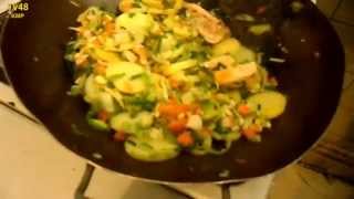 Koken met Puck  Surinaams Hollands  Aardappelen met Zalm en gerookte Kip [upl. by Zoe747]