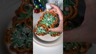 Pretzel wreaths 🎄 I used white chocolate with food coloring you could also use green candy melt [upl. by Yuzik781]