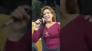 Viral señora cantando Extasis de cartel de santa [upl. by Akselav]