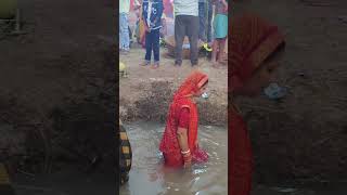 Koshi bharen chalni sava lakh ke Saree bheege🌺shortvideo youtubeshorts chhathpuja viralvideo [upl. by Annatnom130]