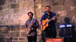 Justi and Gon  Corren  Gossos  acústic version  Barcelona 2015 [upl. by Ylicis]