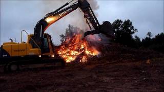 140 Volvo Excavator Pushing up the fire [upl. by Animor]