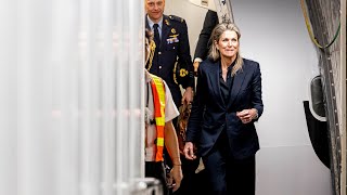 Koningin Maxima komt aan op vliegveld van Manilla Filipijnen [upl. by Yrrat]