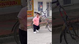 La bicicleta se creció 🤣 [upl. by Llemart]