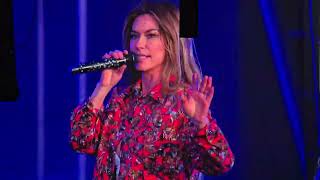 Shania Twain  Youre Still The One  Live In Chicago [upl. by Edana370]